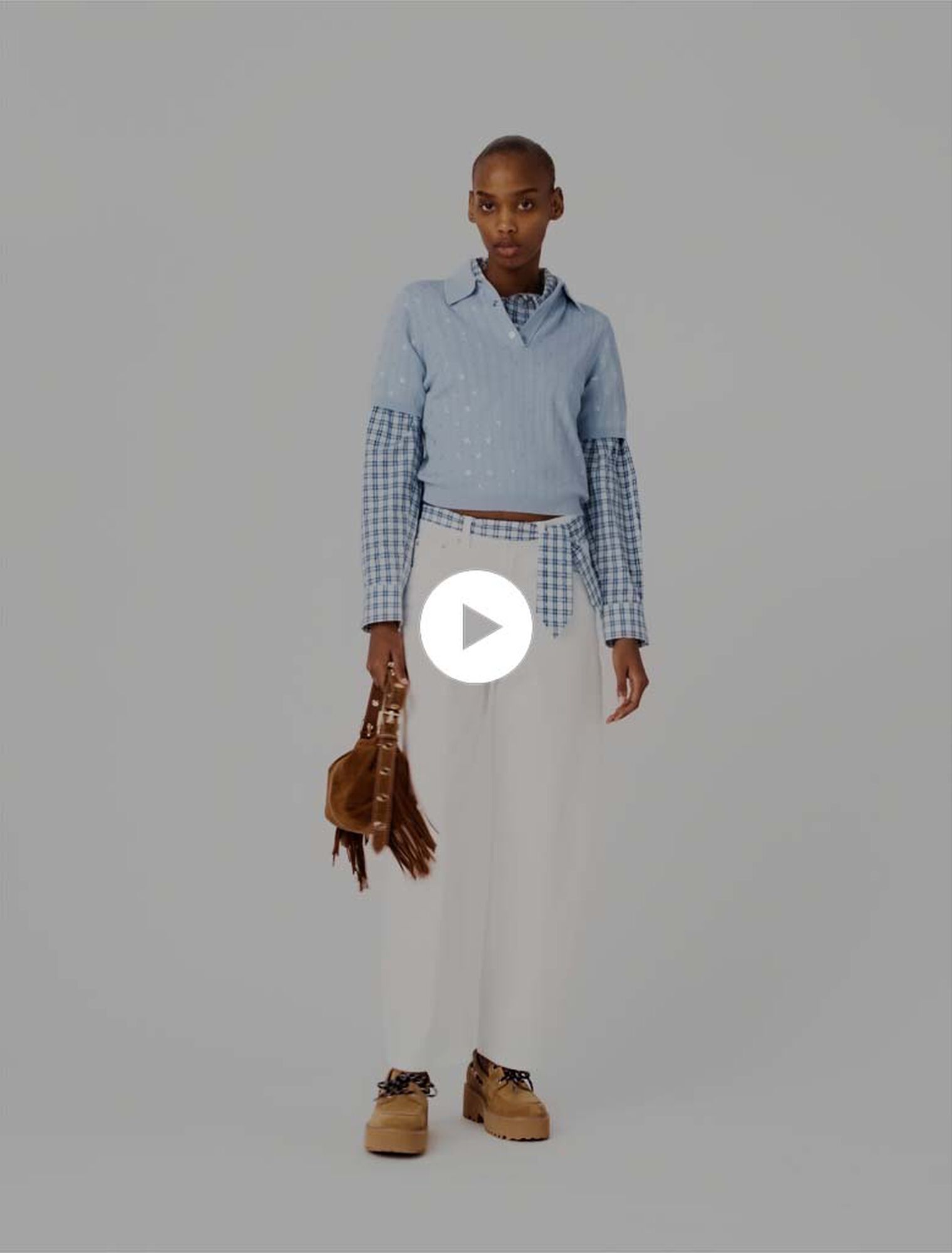 Kurzer Pullover mit Strass vorne