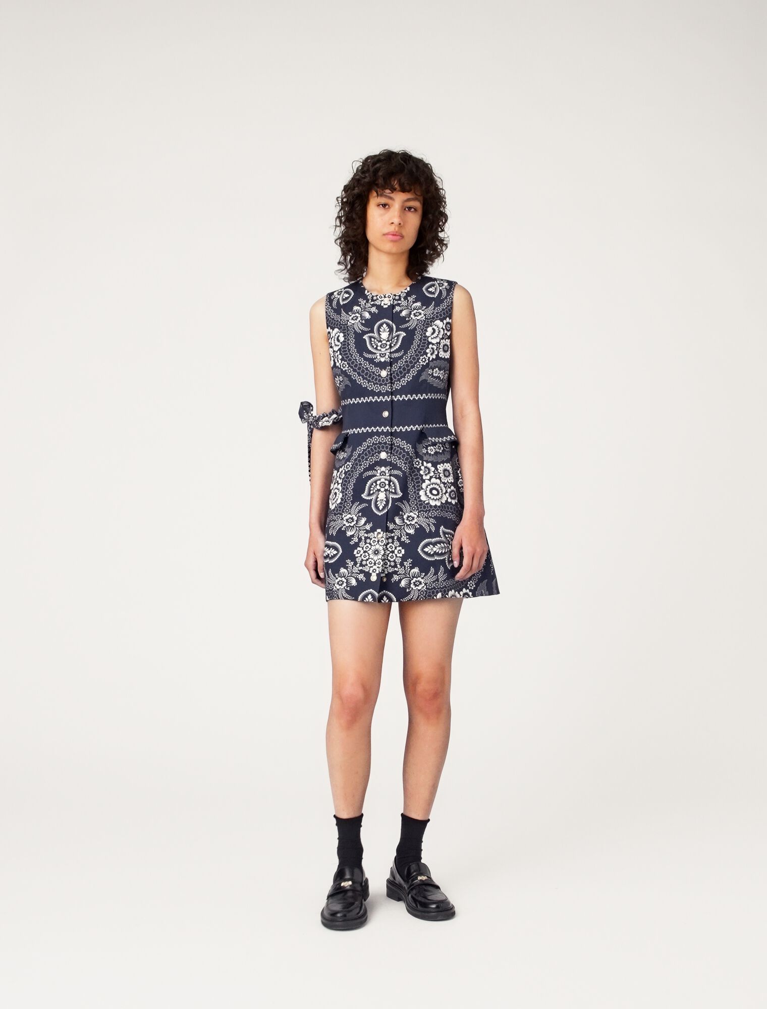 Gerades Kleid mit Print