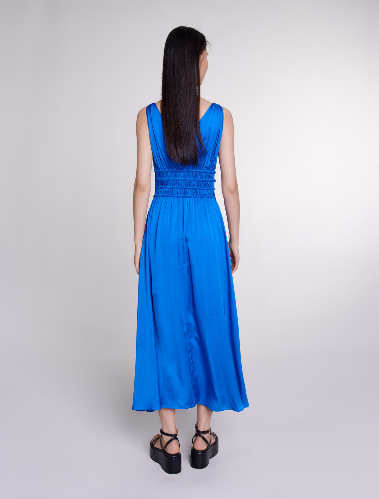 Satinkleid mit Cut-outs