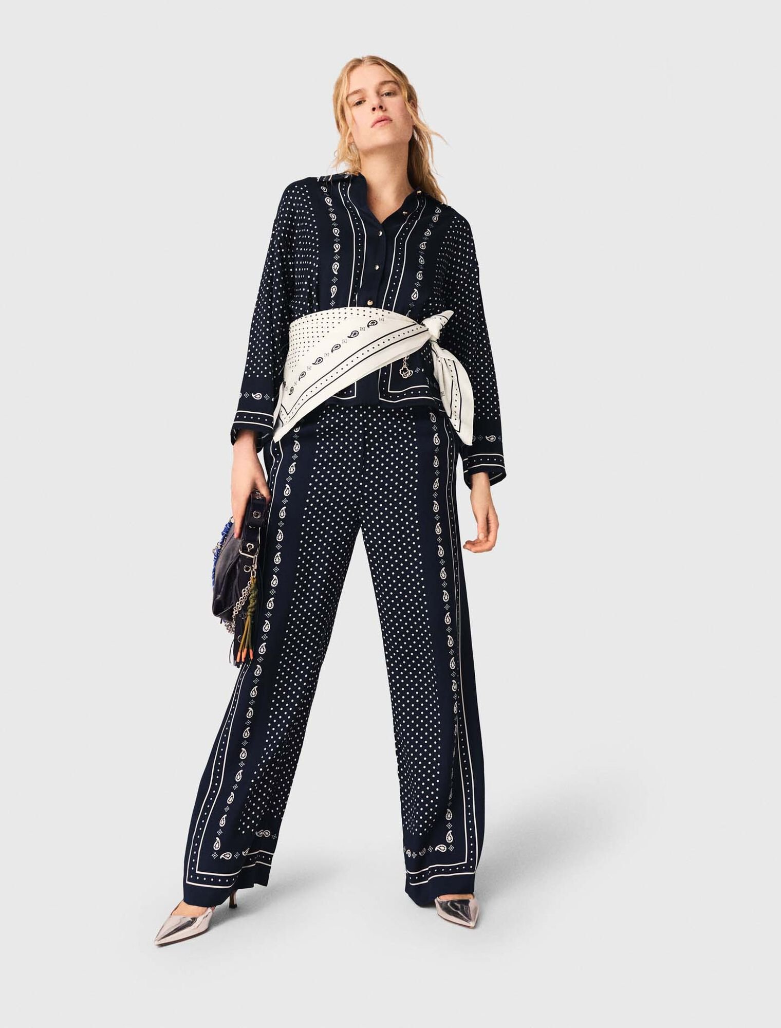 Gemusterte flie&szlig;ende Hose