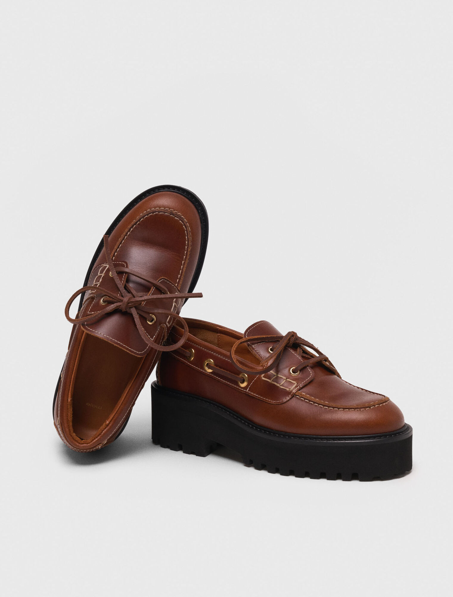 Bootsschuh mit klobiger Sohle
