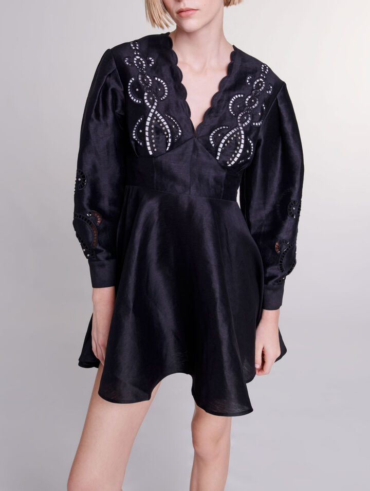 Kurzes Leinenkleid mit Stickerei