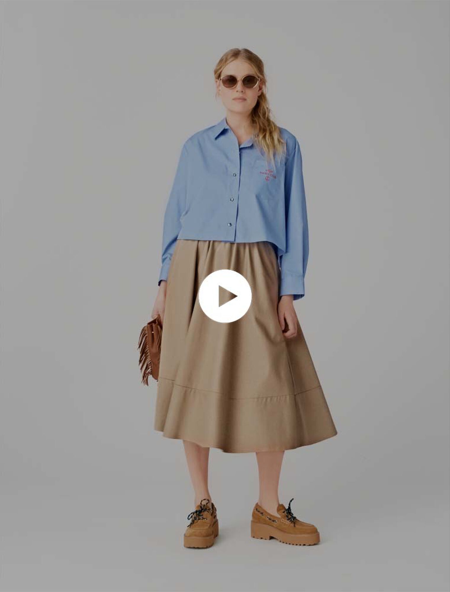 Besticktes Hemd mit Plisseer&uuml;cken