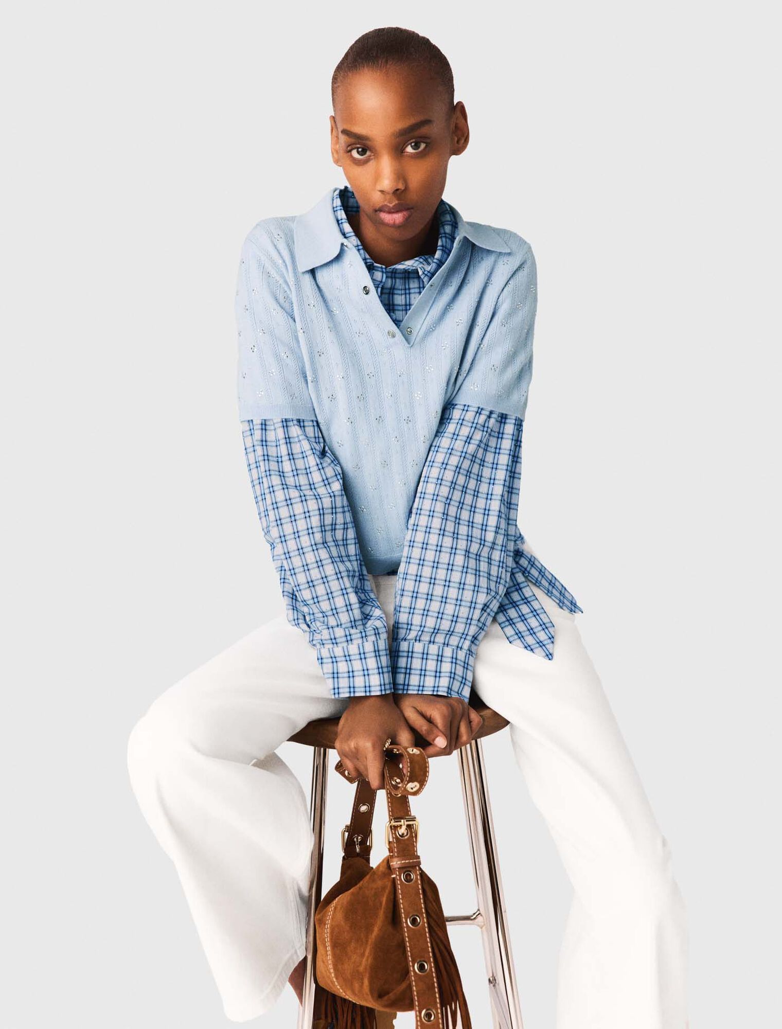 Kurzer Pullover mit Strass vorne