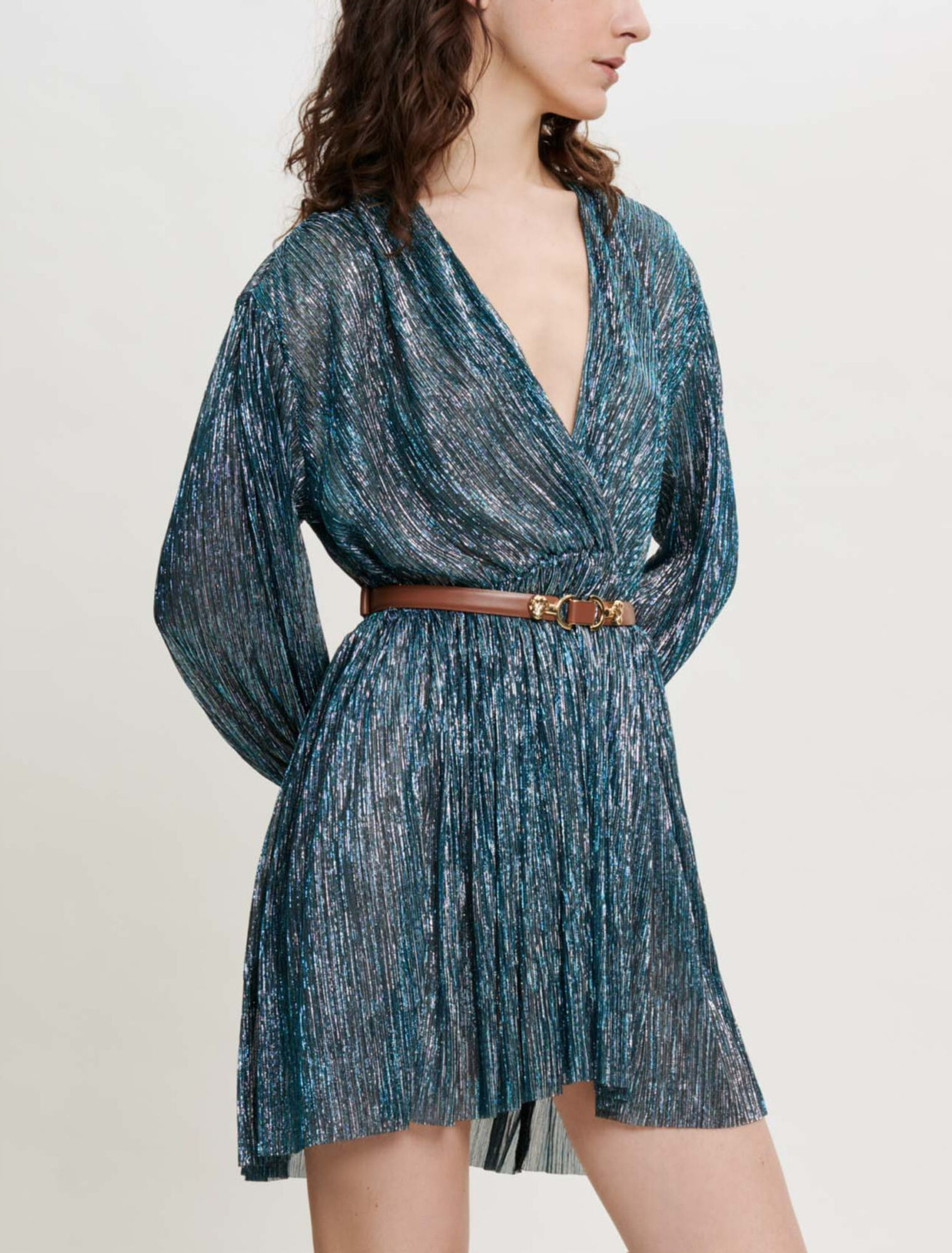Vollständig plissiertes Kleid mit Glanz