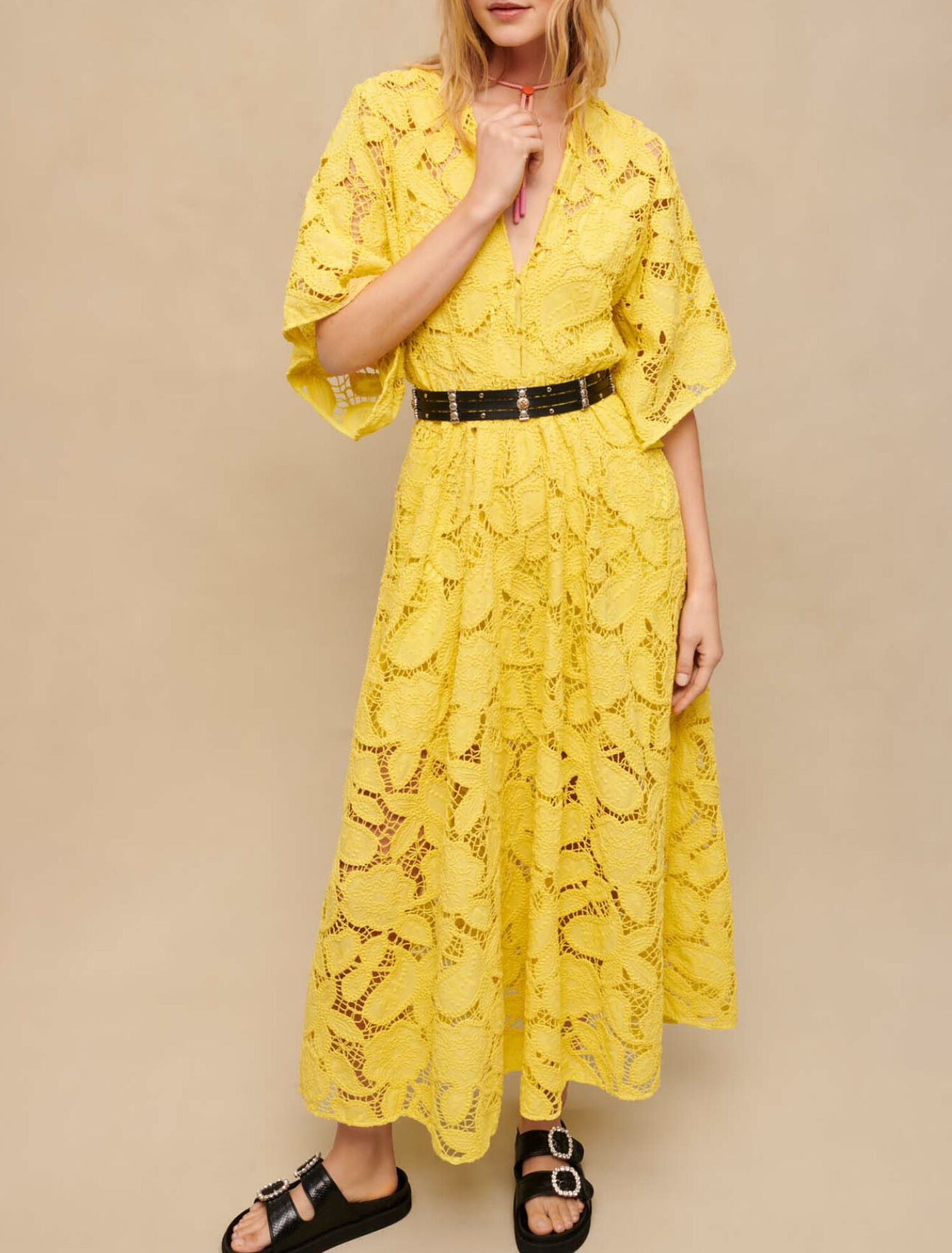 Langes Spitzenkleid