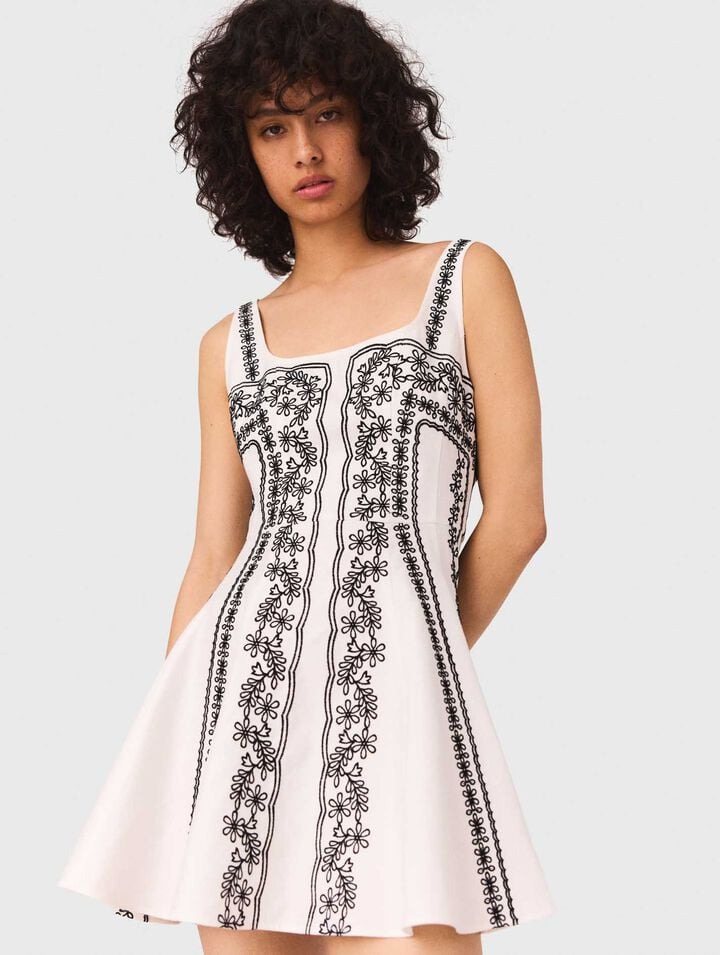 Kurzes besticktes Trägerkleid