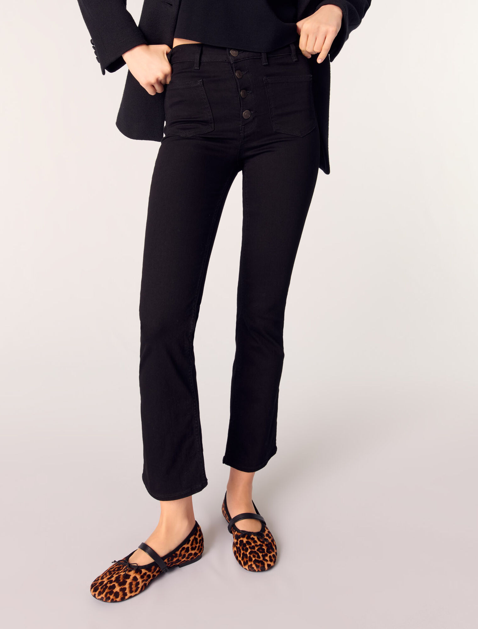Ausgestellte Jeans