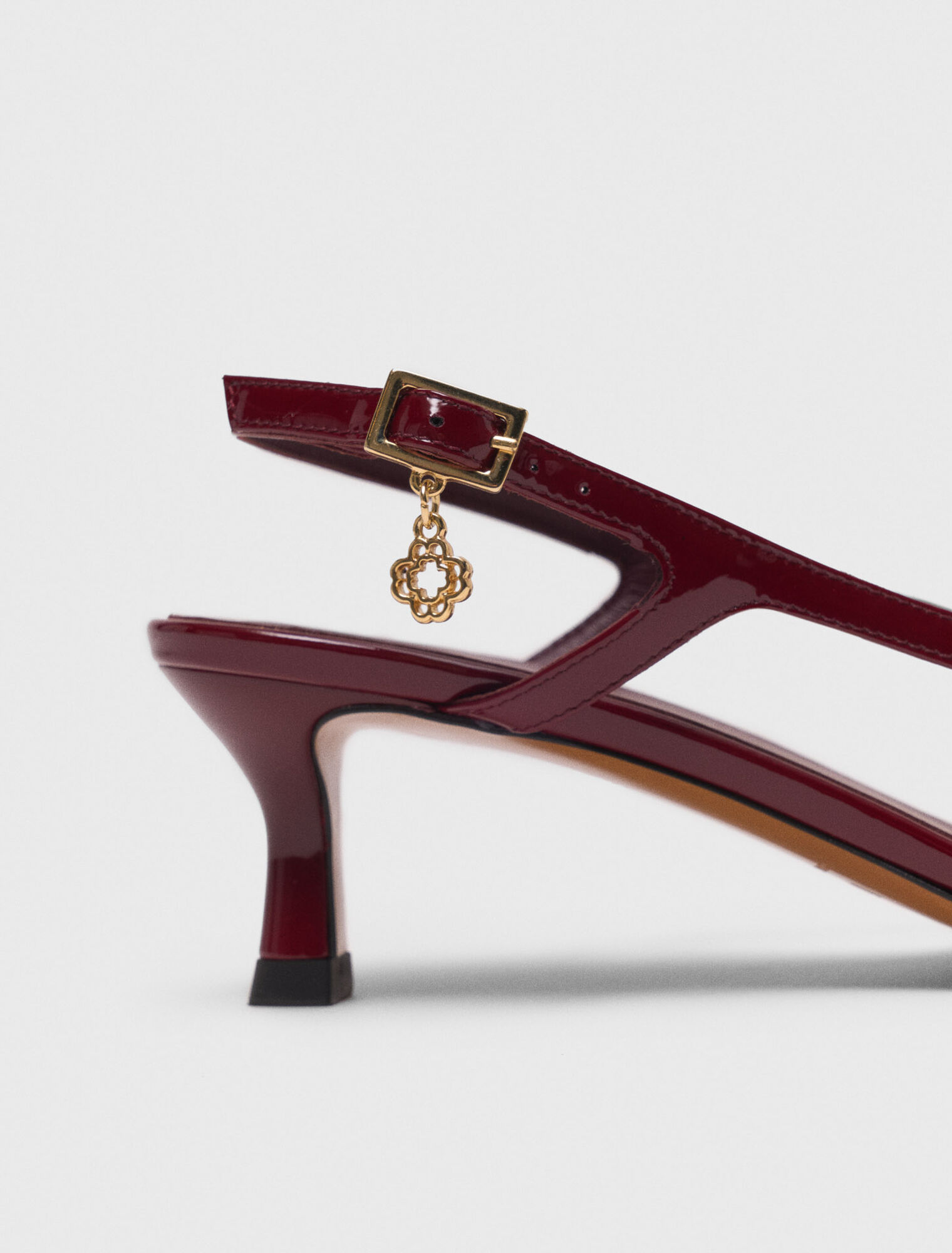 Slingback-Pumps aus Lackleder