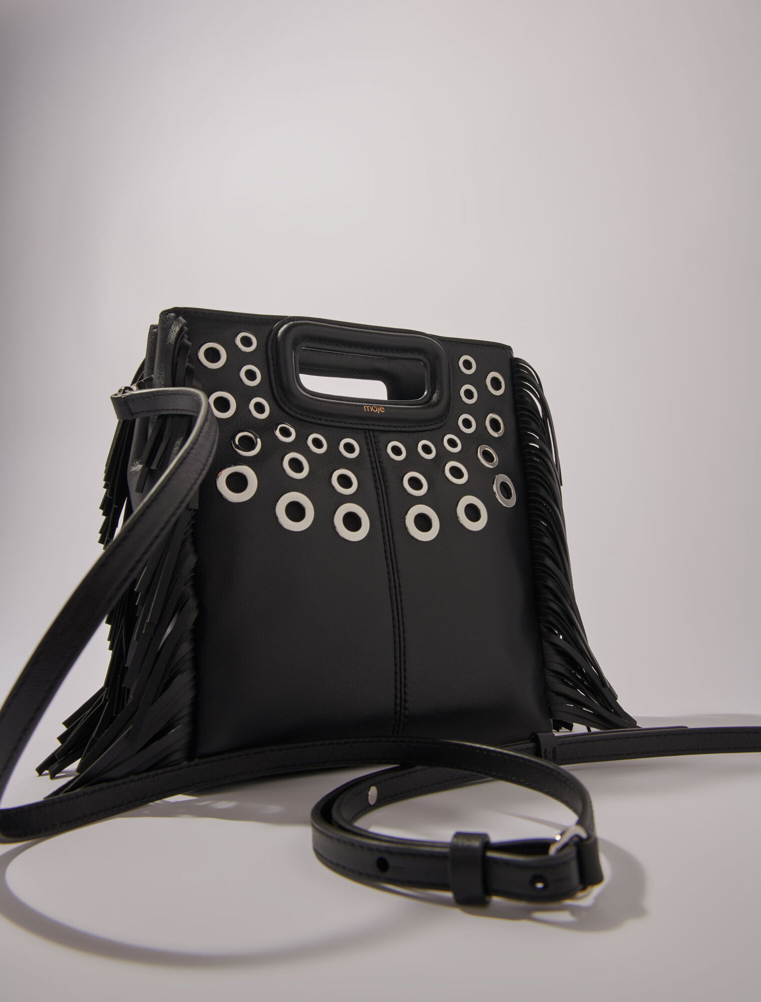 Tasche M aus Leder mit Ösen