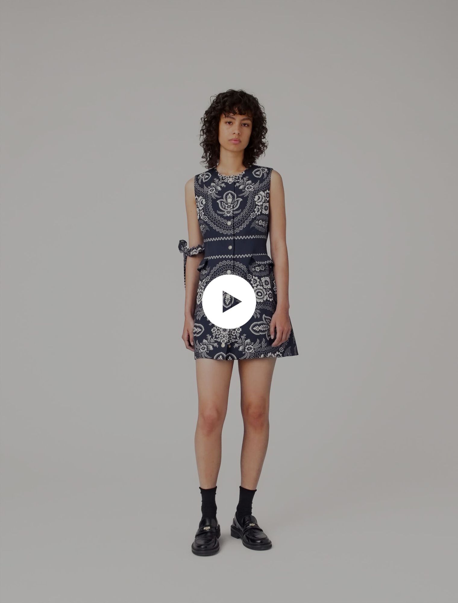Gerades Kleid mit Print