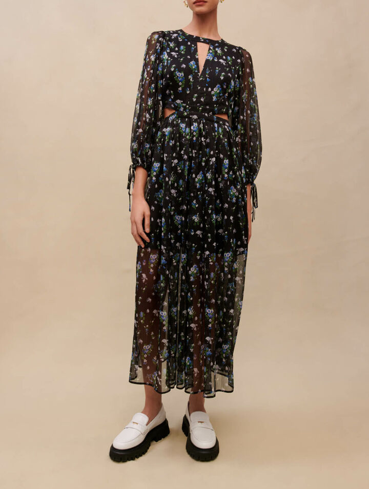 Langes, durchbrochenes Kleid