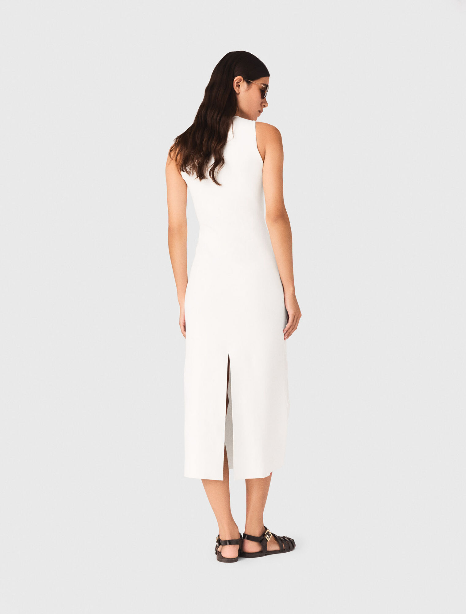Kleid mit perlenbestickten Blumen