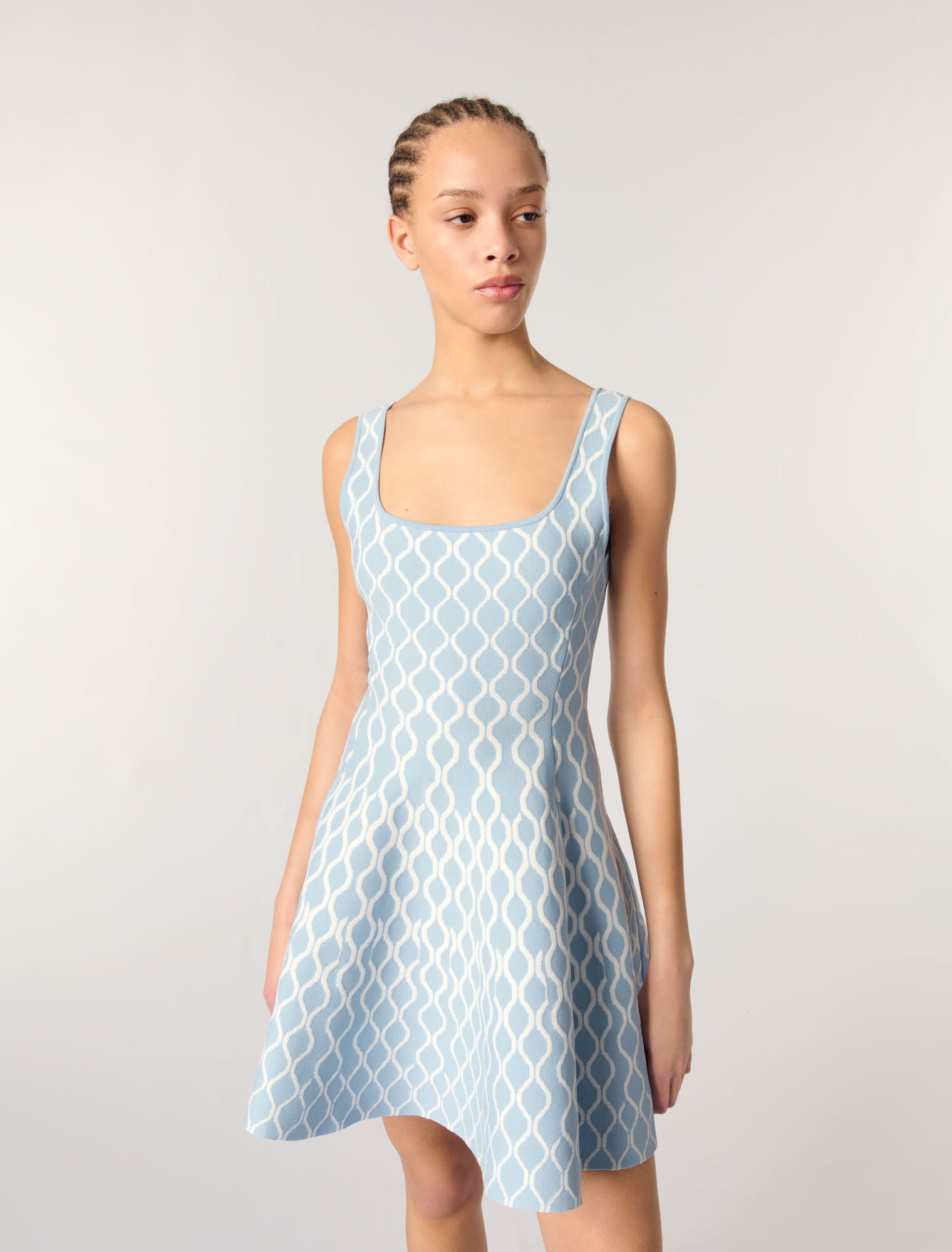 Kurzes Kleid aus Jacquard-Strick