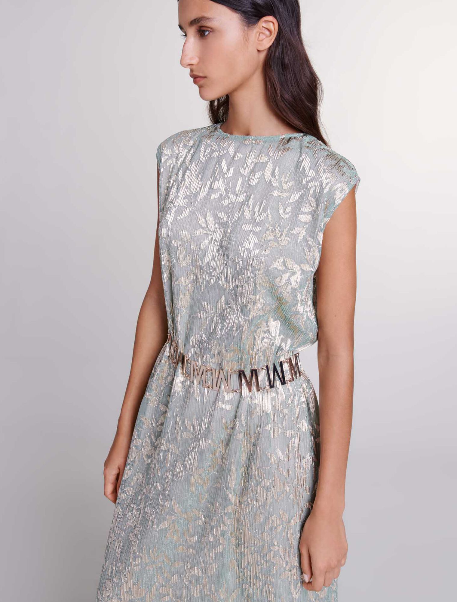 Langes Cape-Kleid