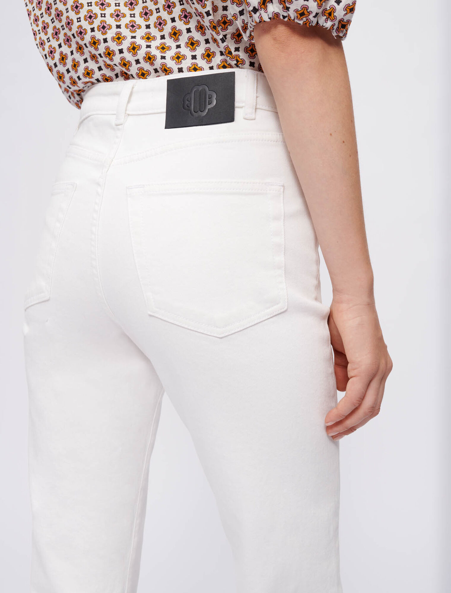 Gerade geschnittene weiße Jeans