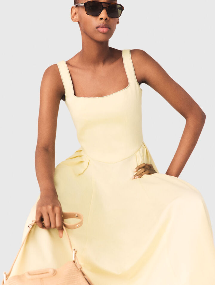 Ausgestelltes Midikleid mit Strass