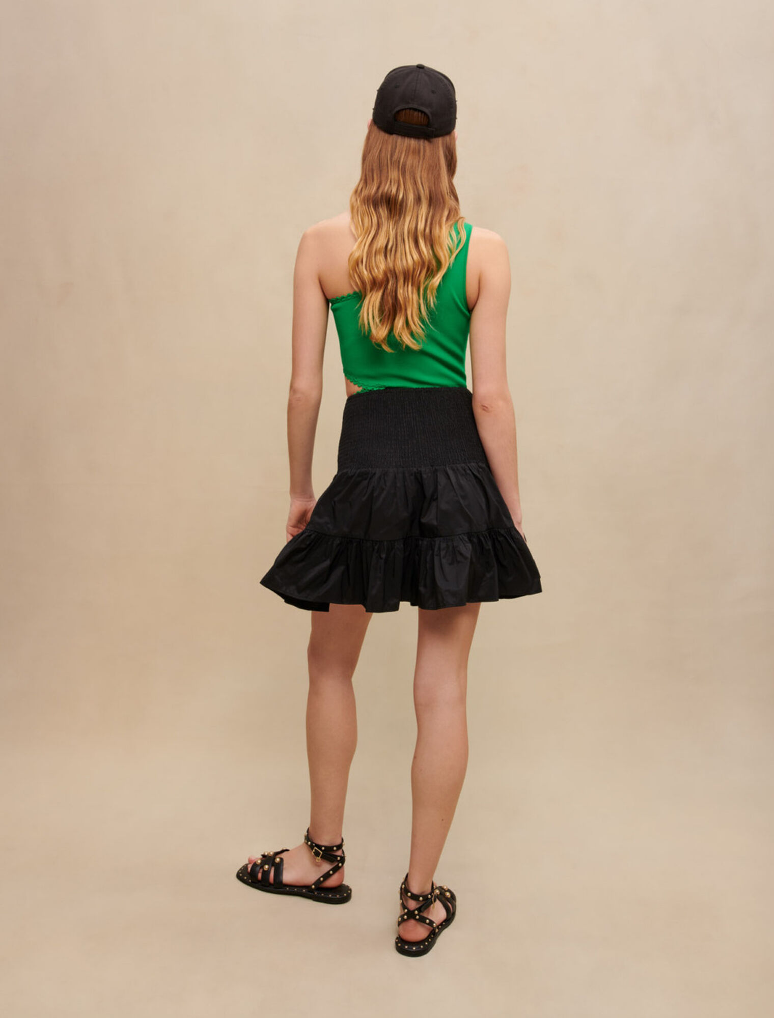 Kurzer Rock mit Smok- und Volantdetails