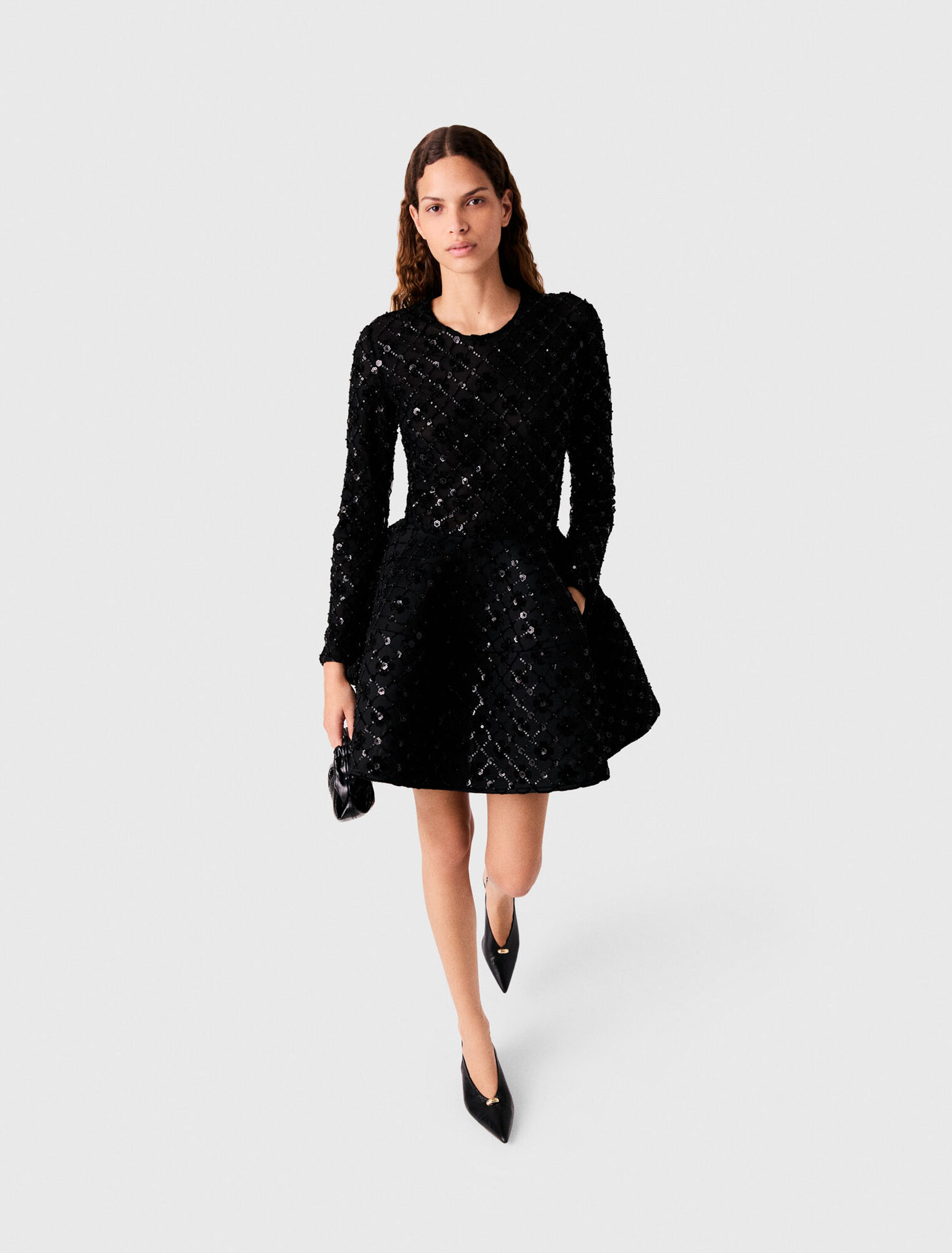 Kurzes Samtkleid mit Strass