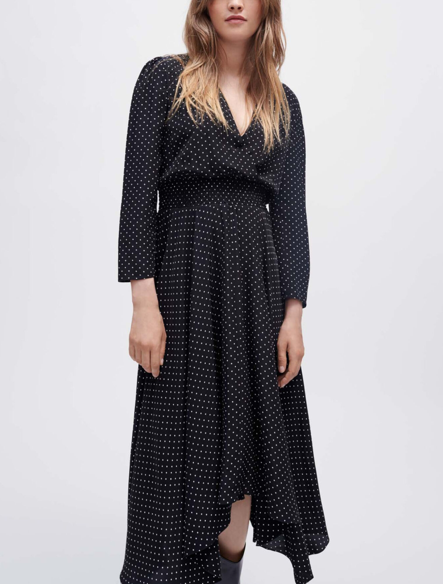 Langes tailliertes Kleid