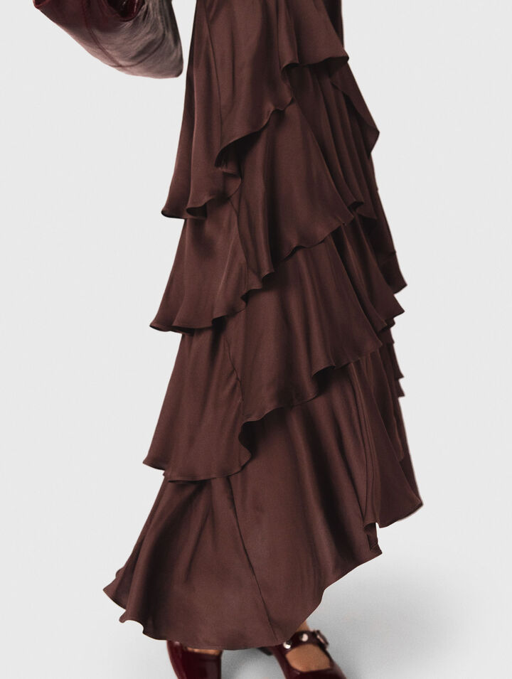 Langes fließendes Kleid mit Volants