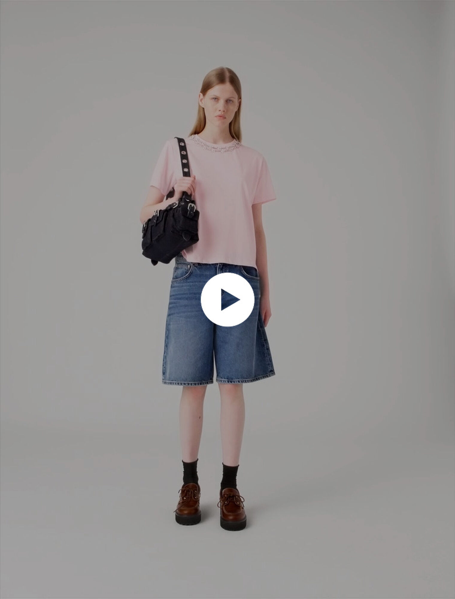 Kurzarm-T-Shirt mit Schmuckkragen