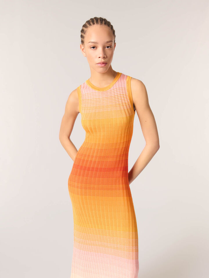 Langes Strickkleid mit Batik-Muster
