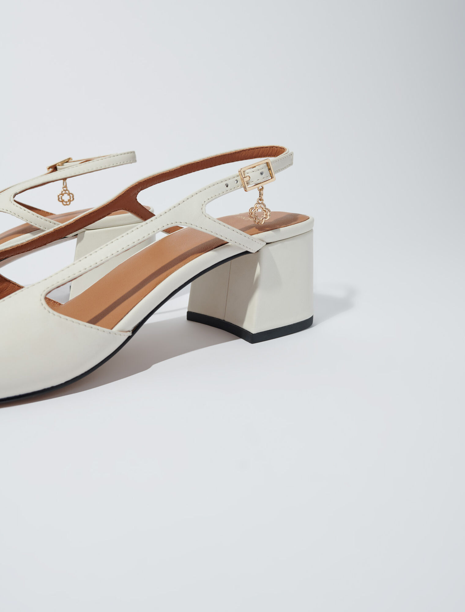 Pumps mit eckiger Spitze aus Leder