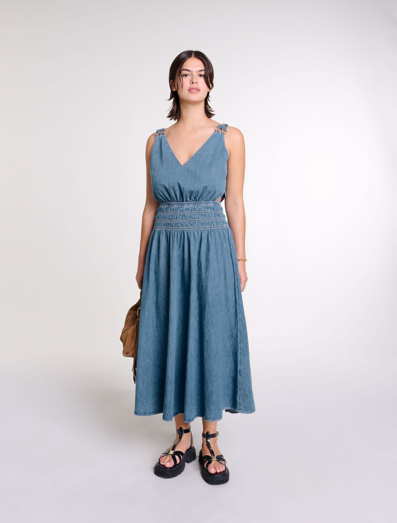 Langes Jeanskleid mit Cut-outs