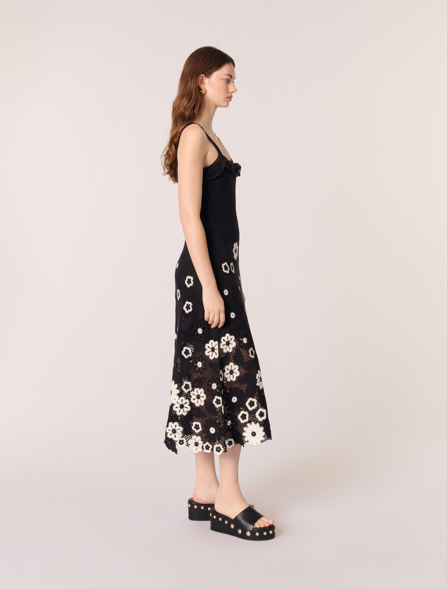 Langes Häkelkleid mit Blumenmuster