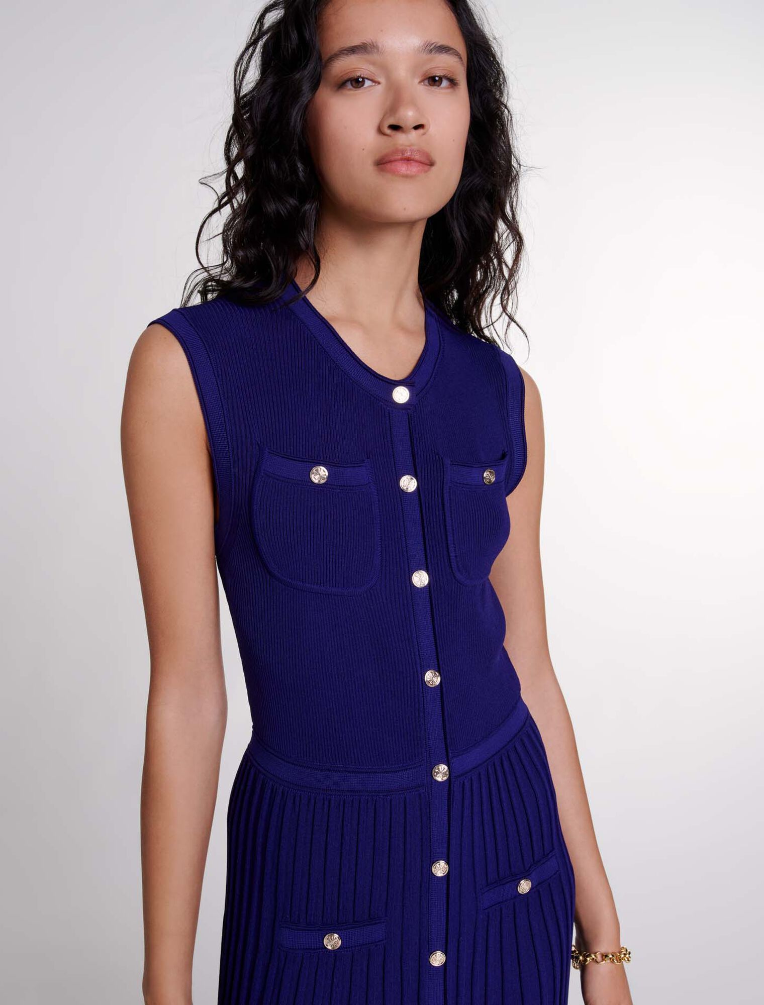 Langes Strickkleid mit Batik-Muster