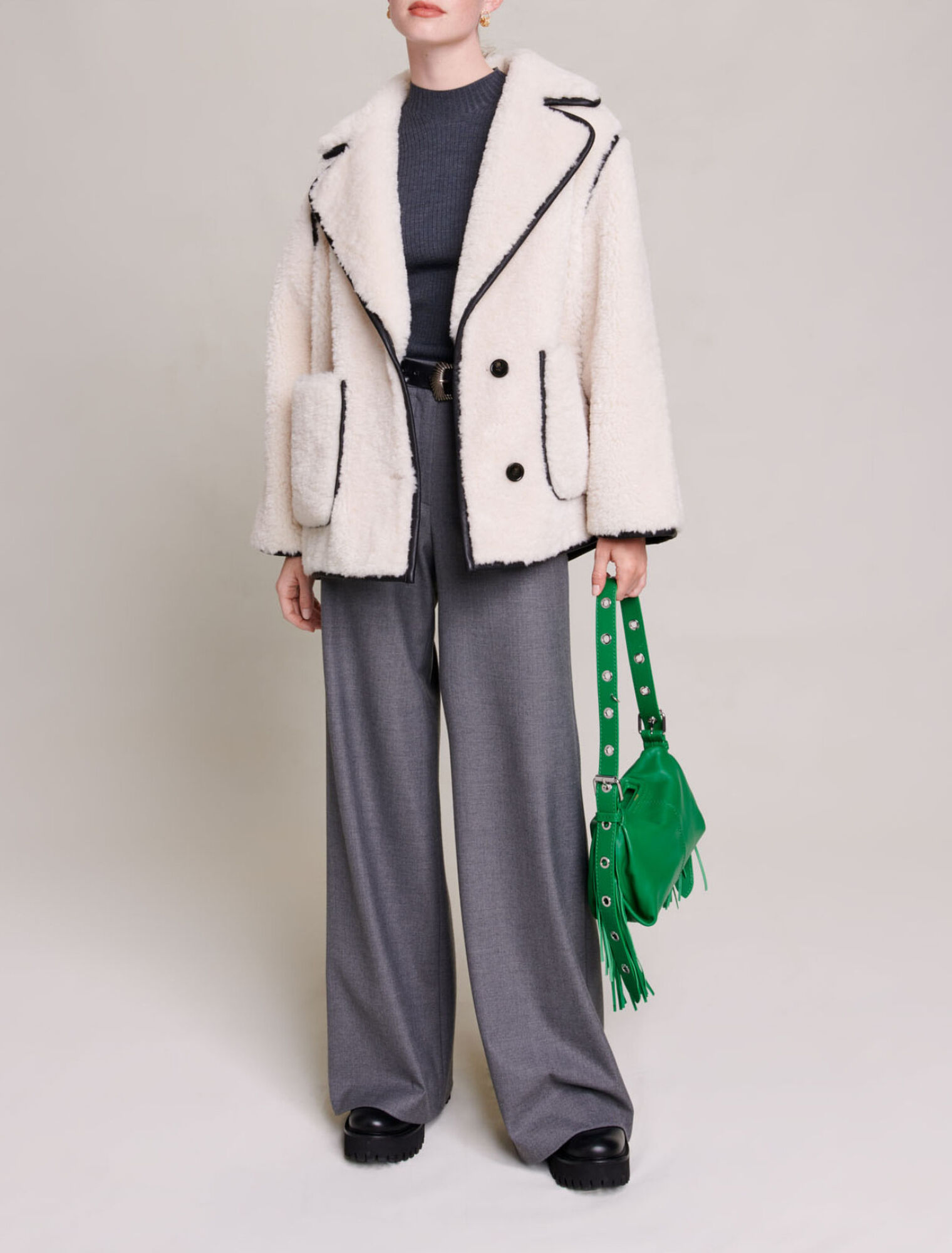 Kurzer Kunstpelzmantel