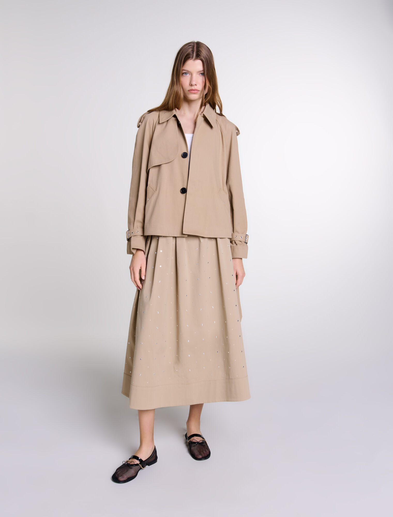 Kurzer Trenchcoat mit Nieten