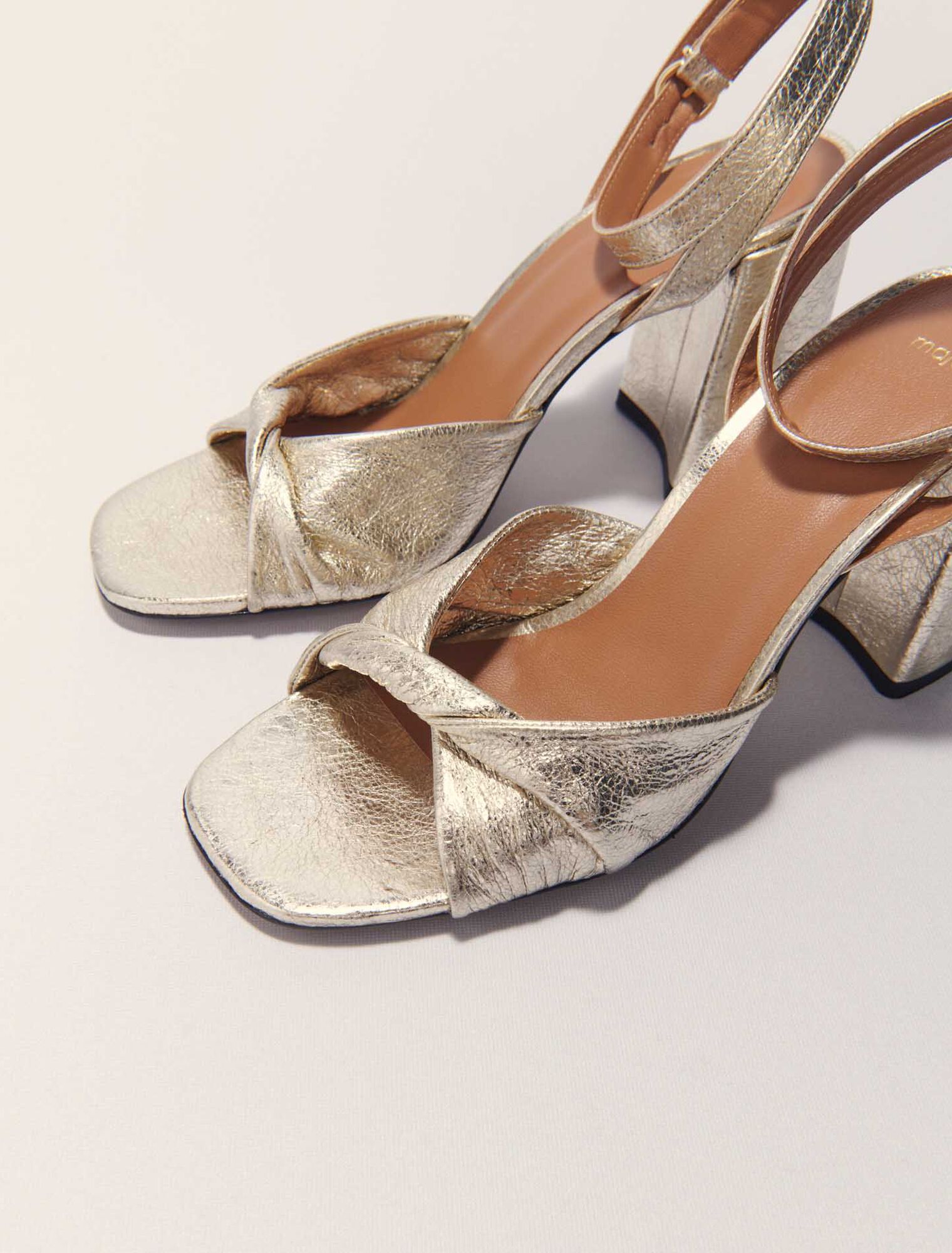 Absatzsandalen aus Metallicleder