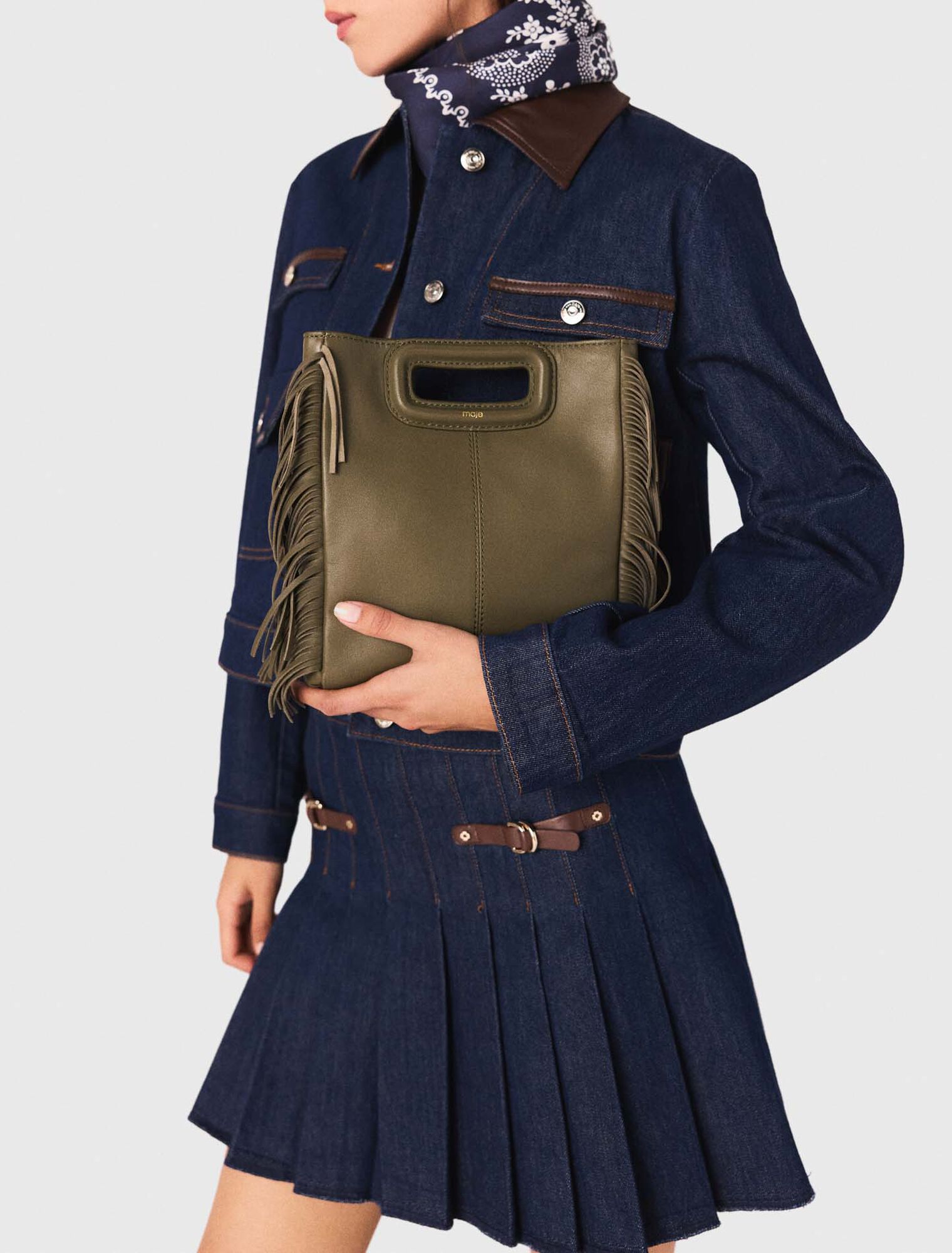 M-Tasche aus Glattleder mit Fransen