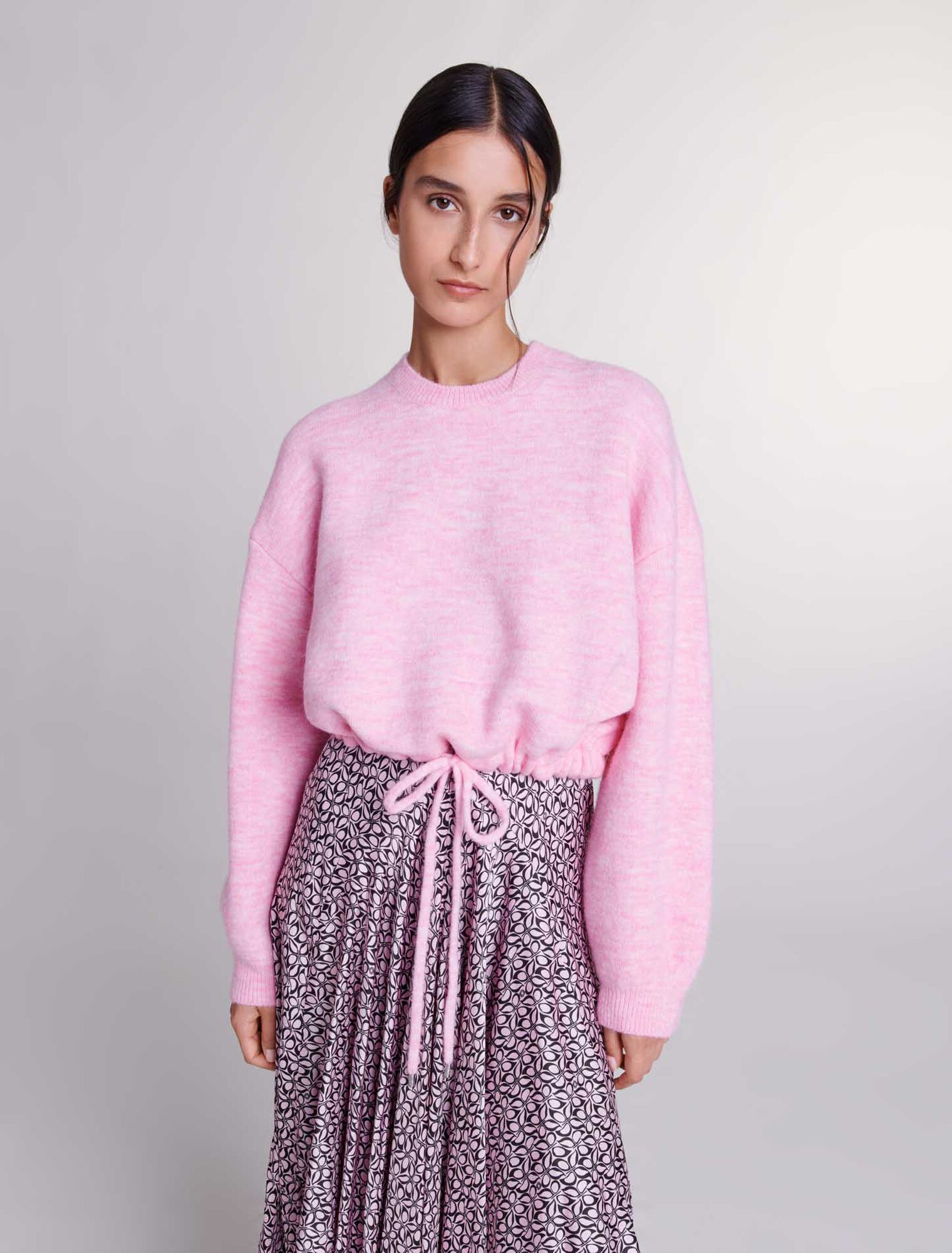 Kurzer Strickpulli mit Kordel