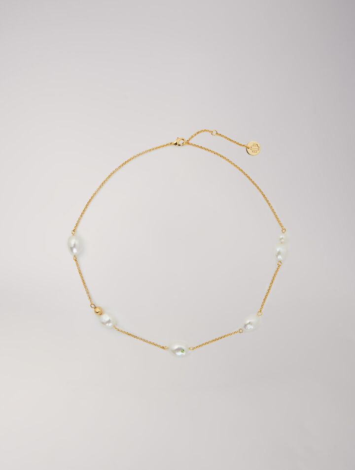 Goldfarbene Halskette mit Perlen