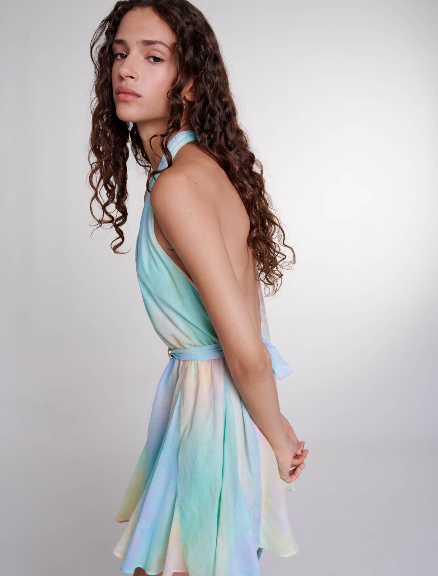 Rückenfreies Tie-and-Dye Kleid