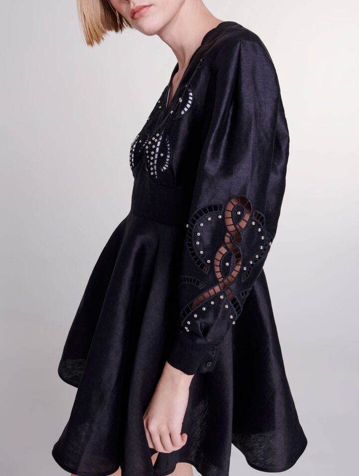 Kurzes Leinenkleid mit Stickerei