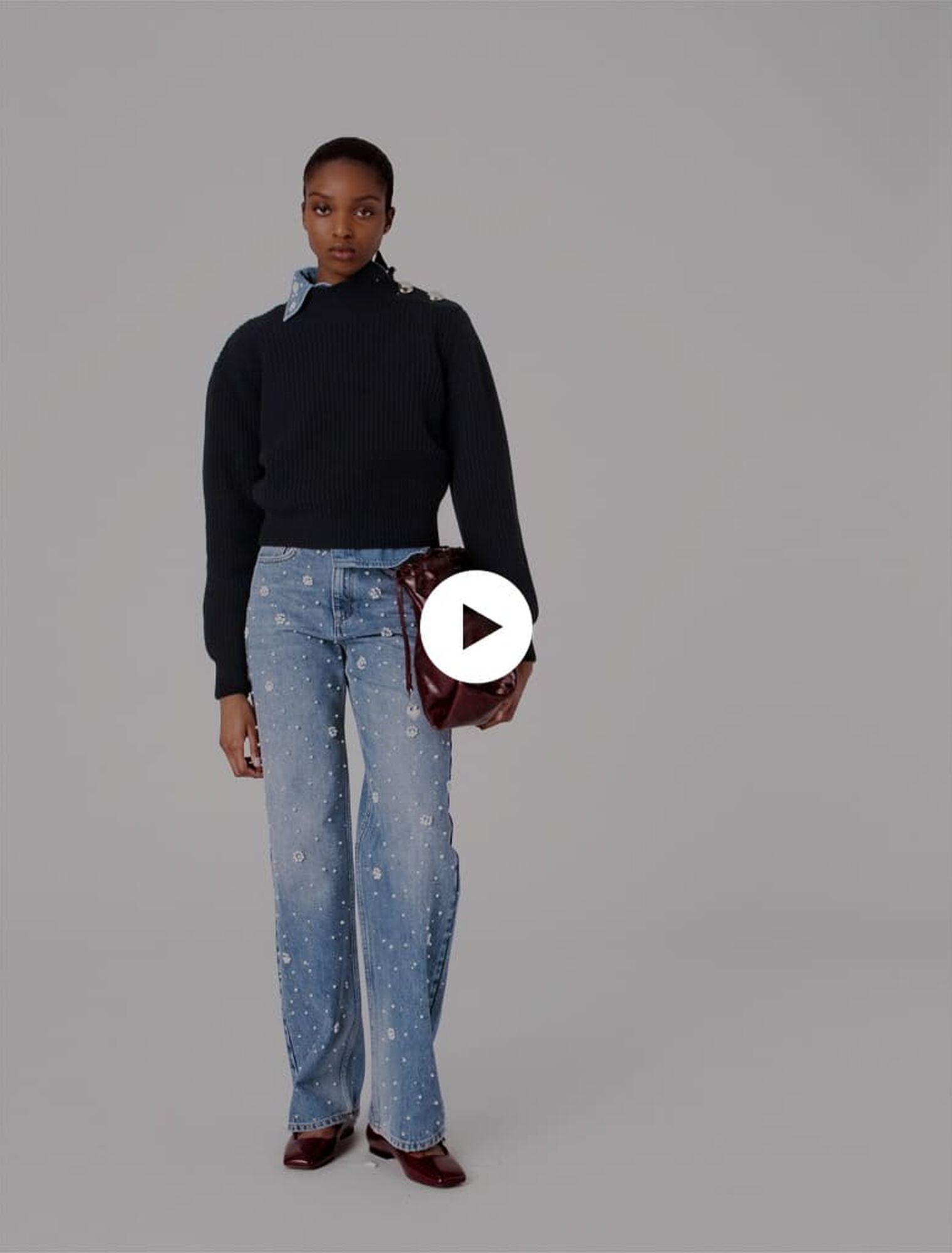 Weite Jeans mit Stickereien