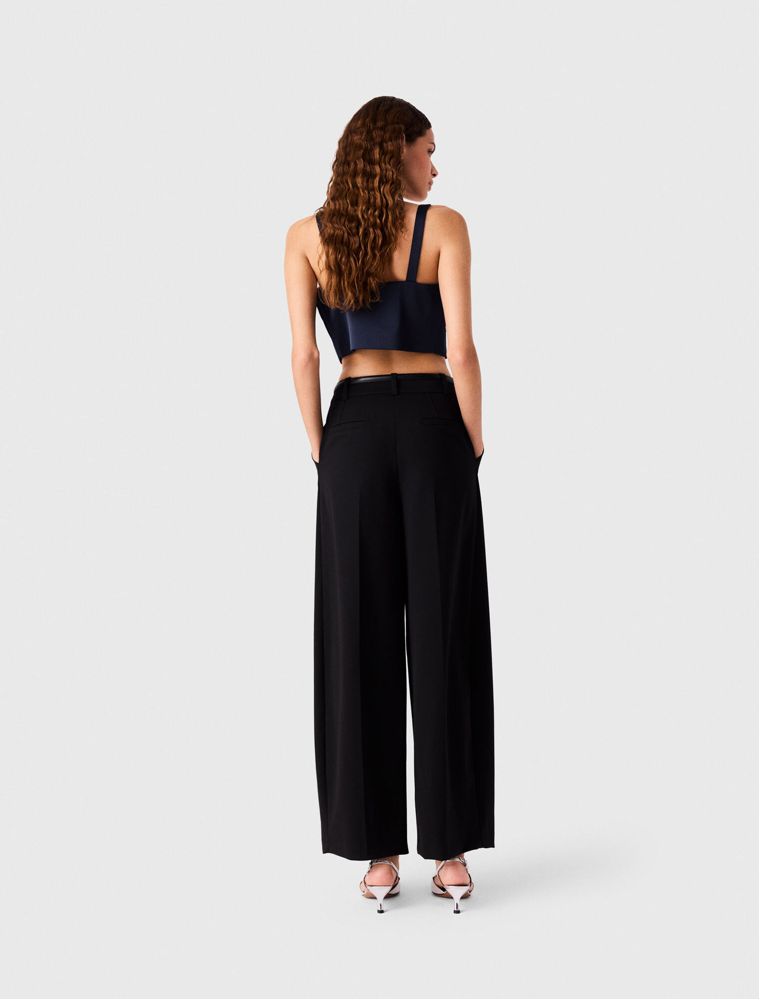 Top aus Satin mit Stickereien