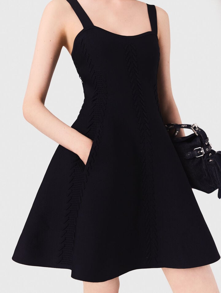 Kurzes Babydoll-Kleid aus Strick 