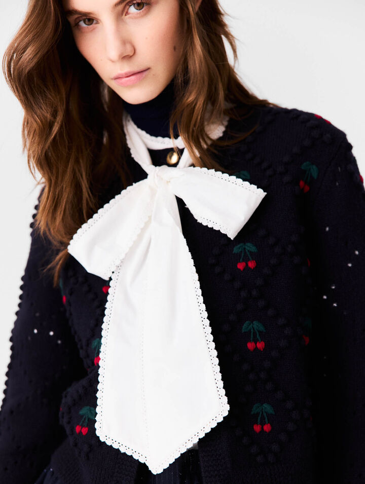 Cardigan mit gestickten Kirschen