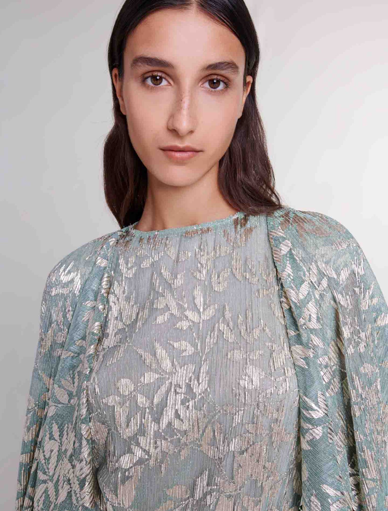 Langes Cape-Kleid