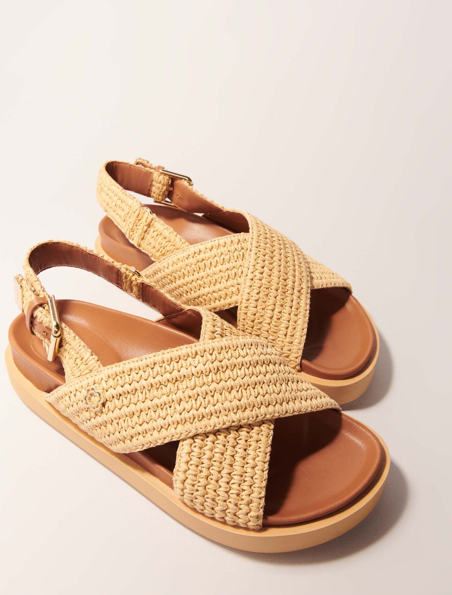 Flache Sandalen in Bastoptik