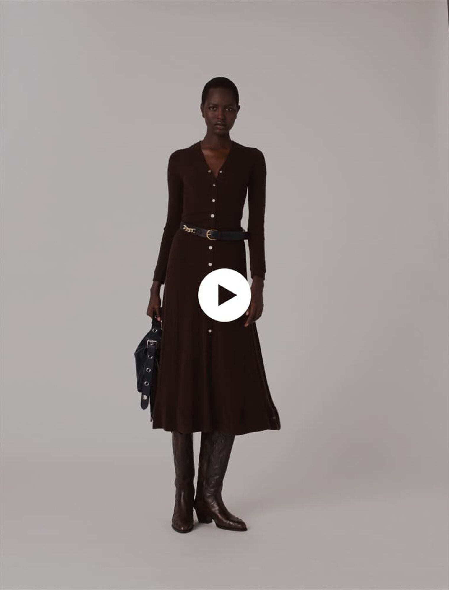 Langes Strickkleid mit Knöpfen