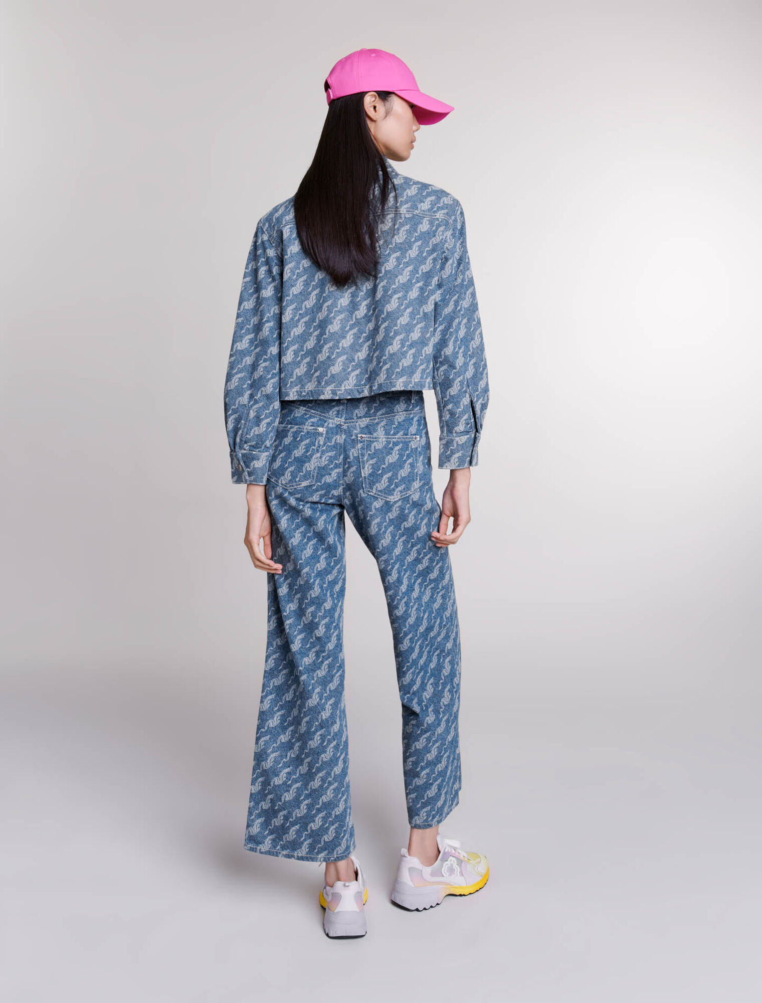 Weite Jeans mit Motiven
