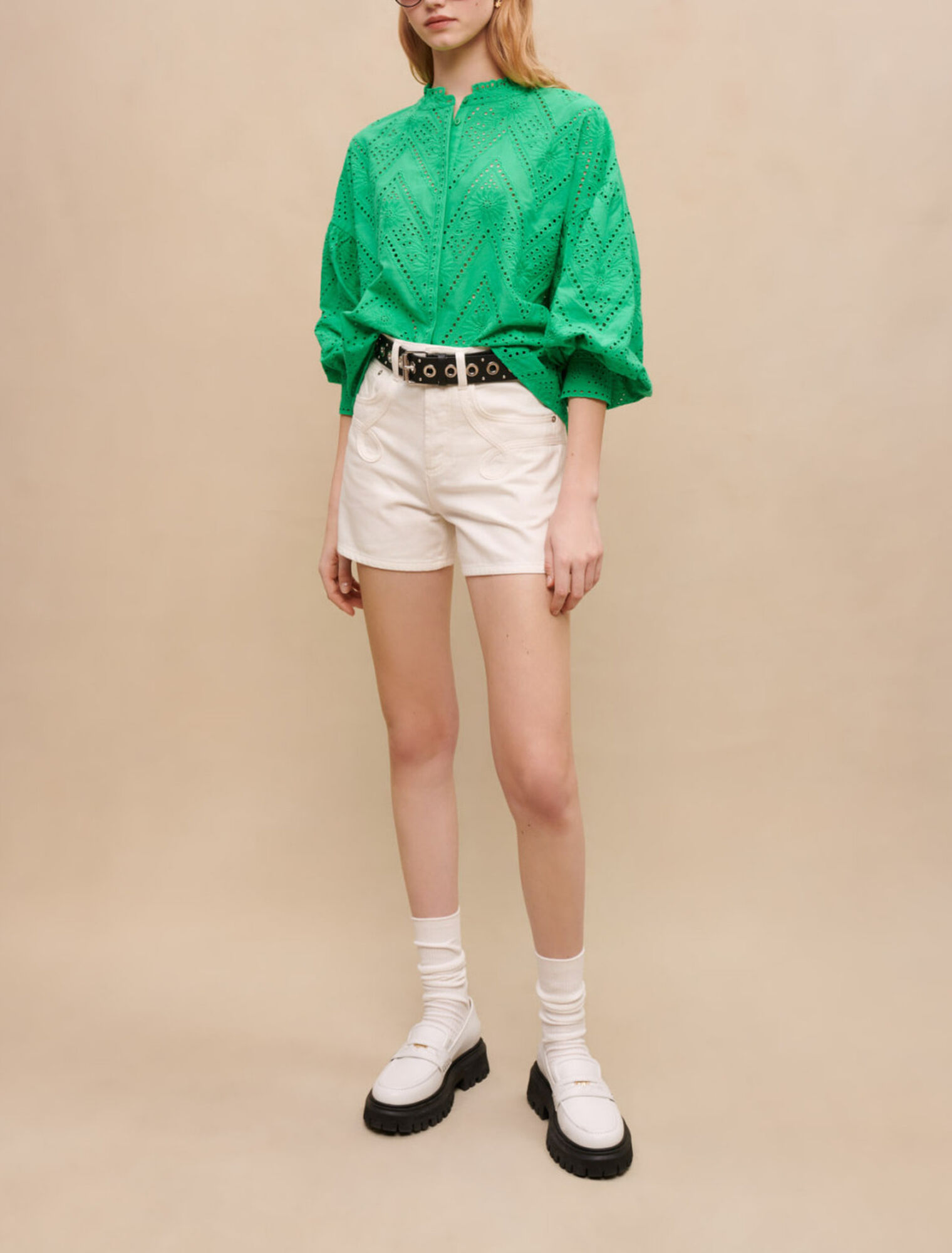 Bluse mit Lochstickerei