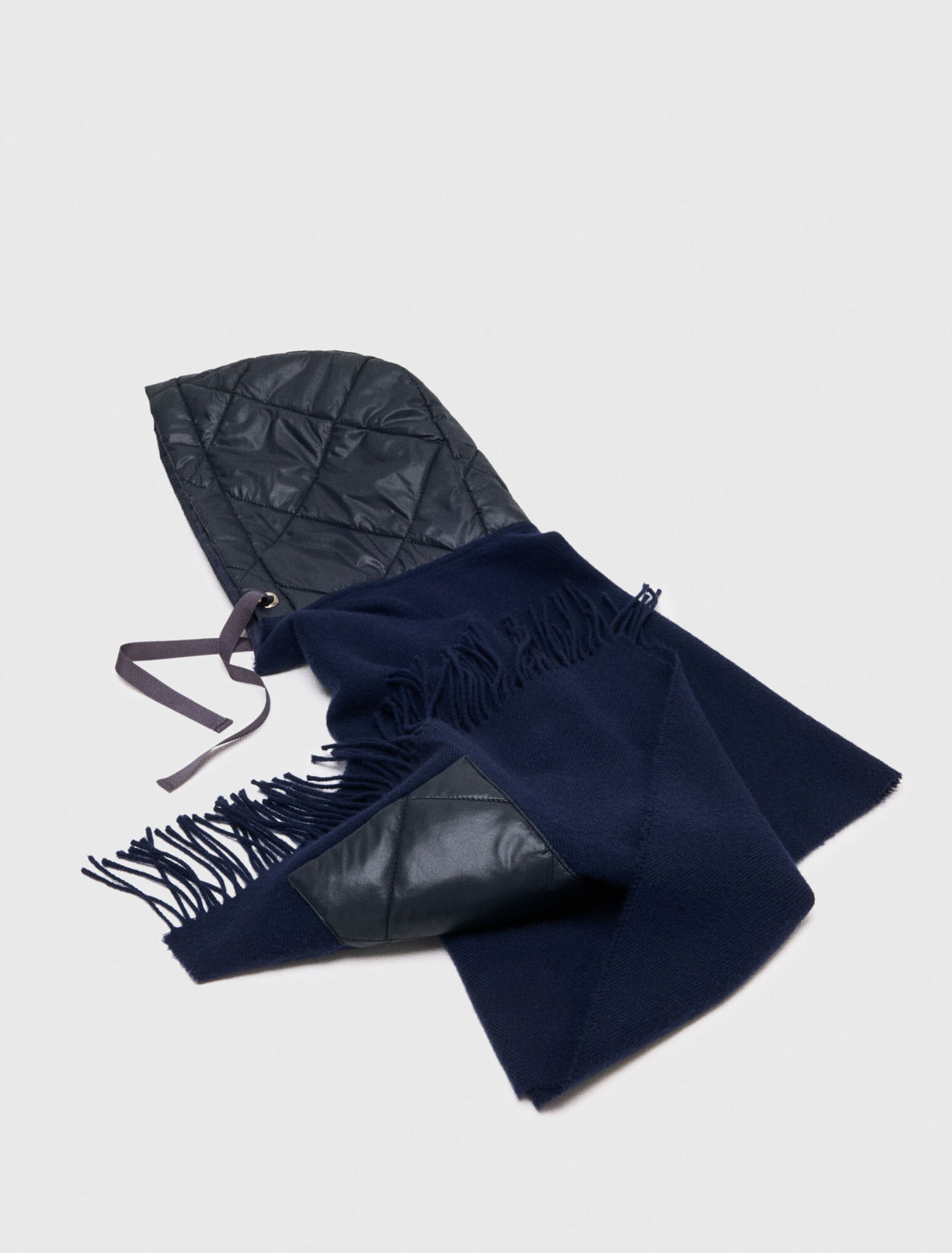 Wollponcho mit Kapuze