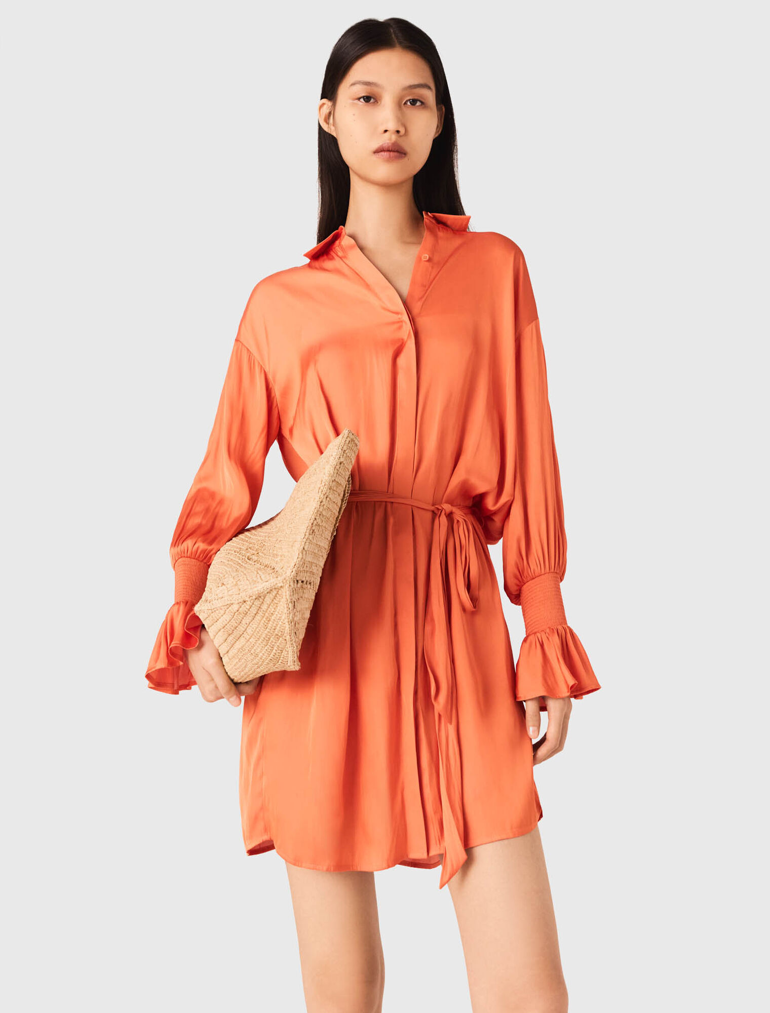 Kurzes Satin-Kleid